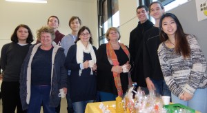 G.Stelzmüller (mit Brille), A.Osterbauer (oranger Schal) mit Besucherin und SchülerInnen der htl donaustadt